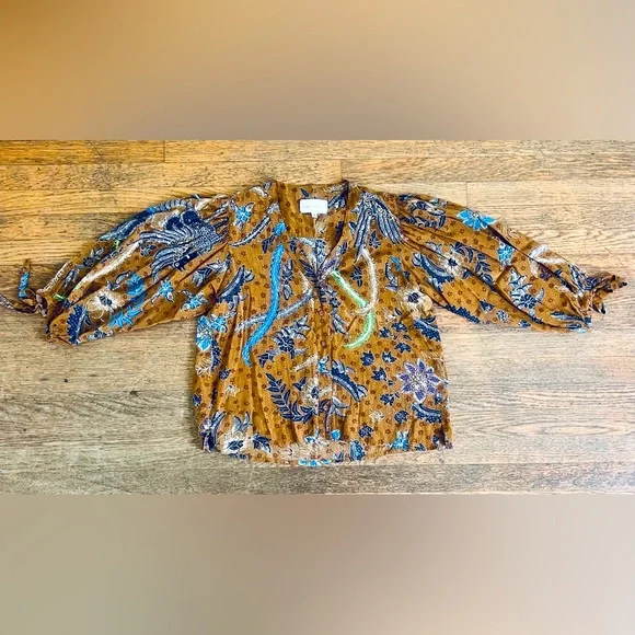 Cara Cara win top. Size small. New without tags. - Picture 1 of 11